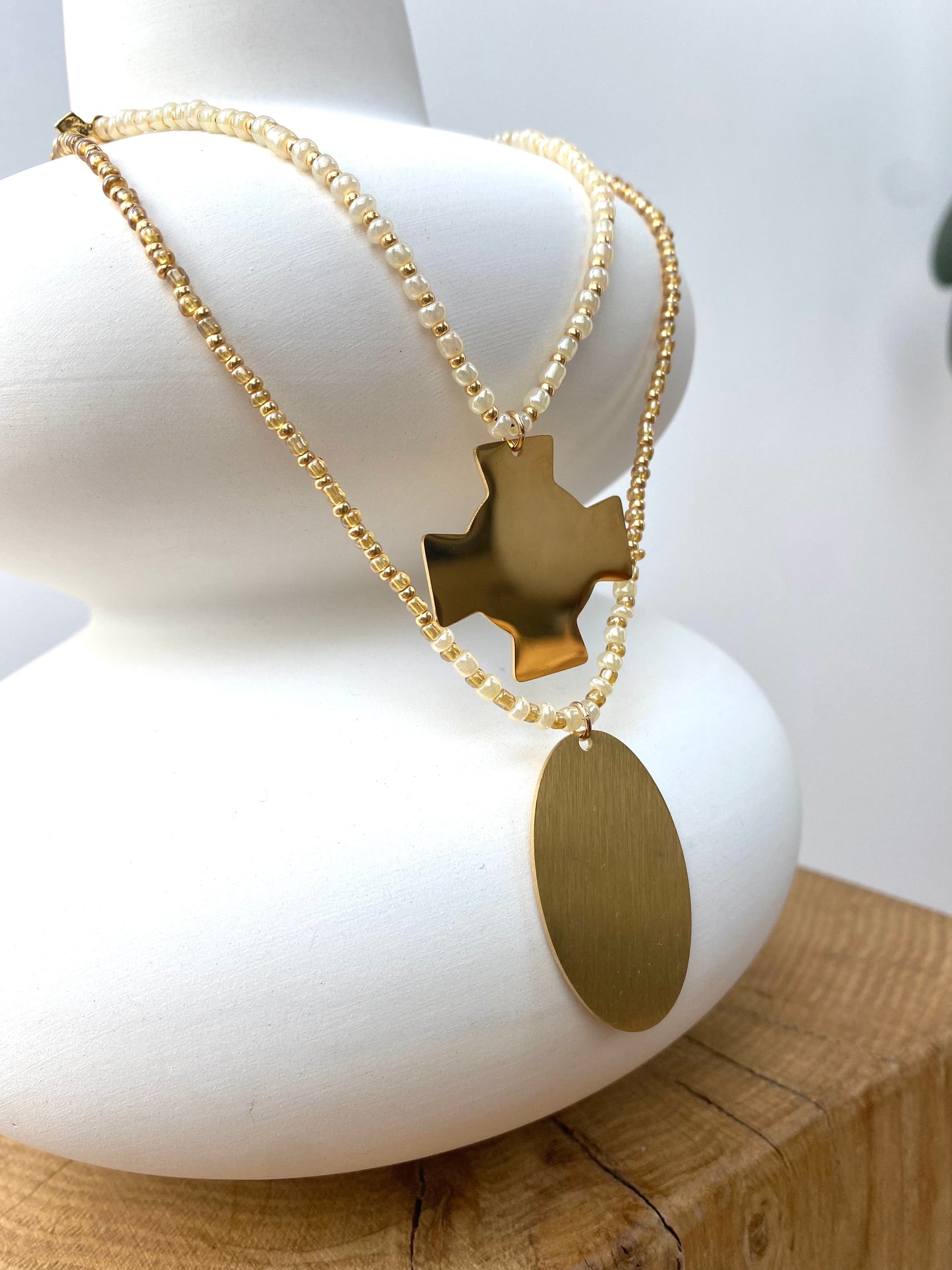 Sautoir Crème Perles et Pastille Ovale