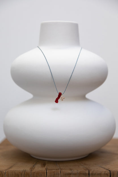 Collier Corail et Croix Bleu