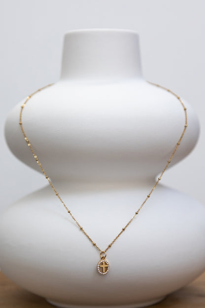 Collier Petit Médaillon Croix Brillante